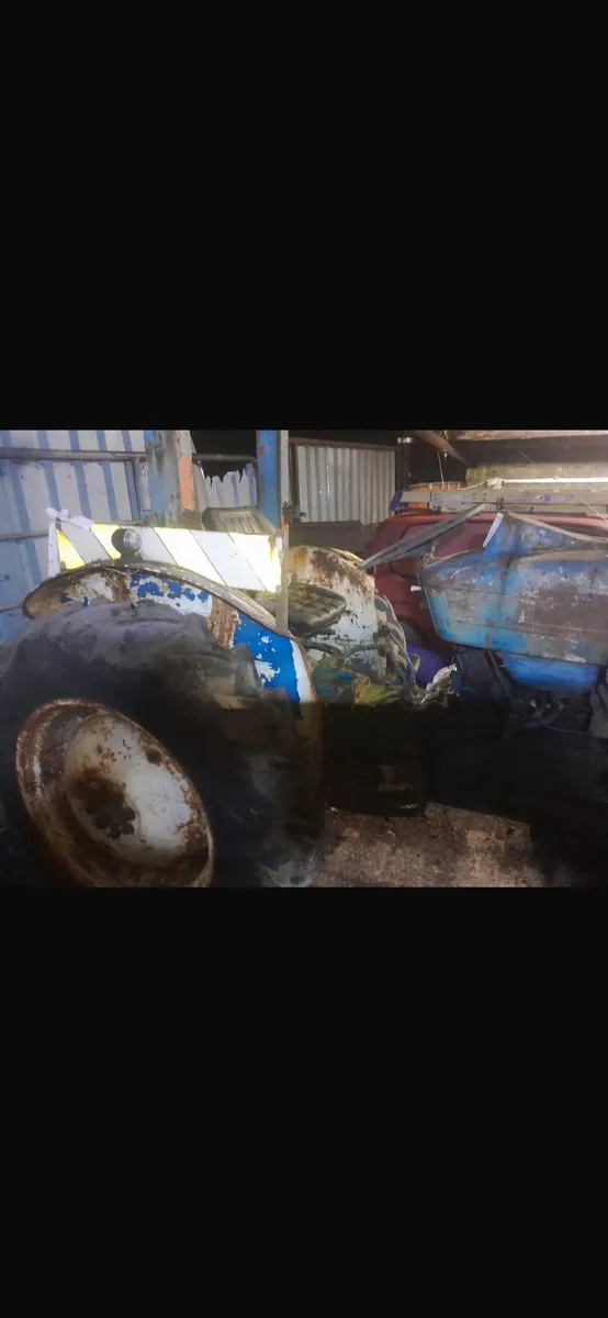 Vintage Tractor - Image 2