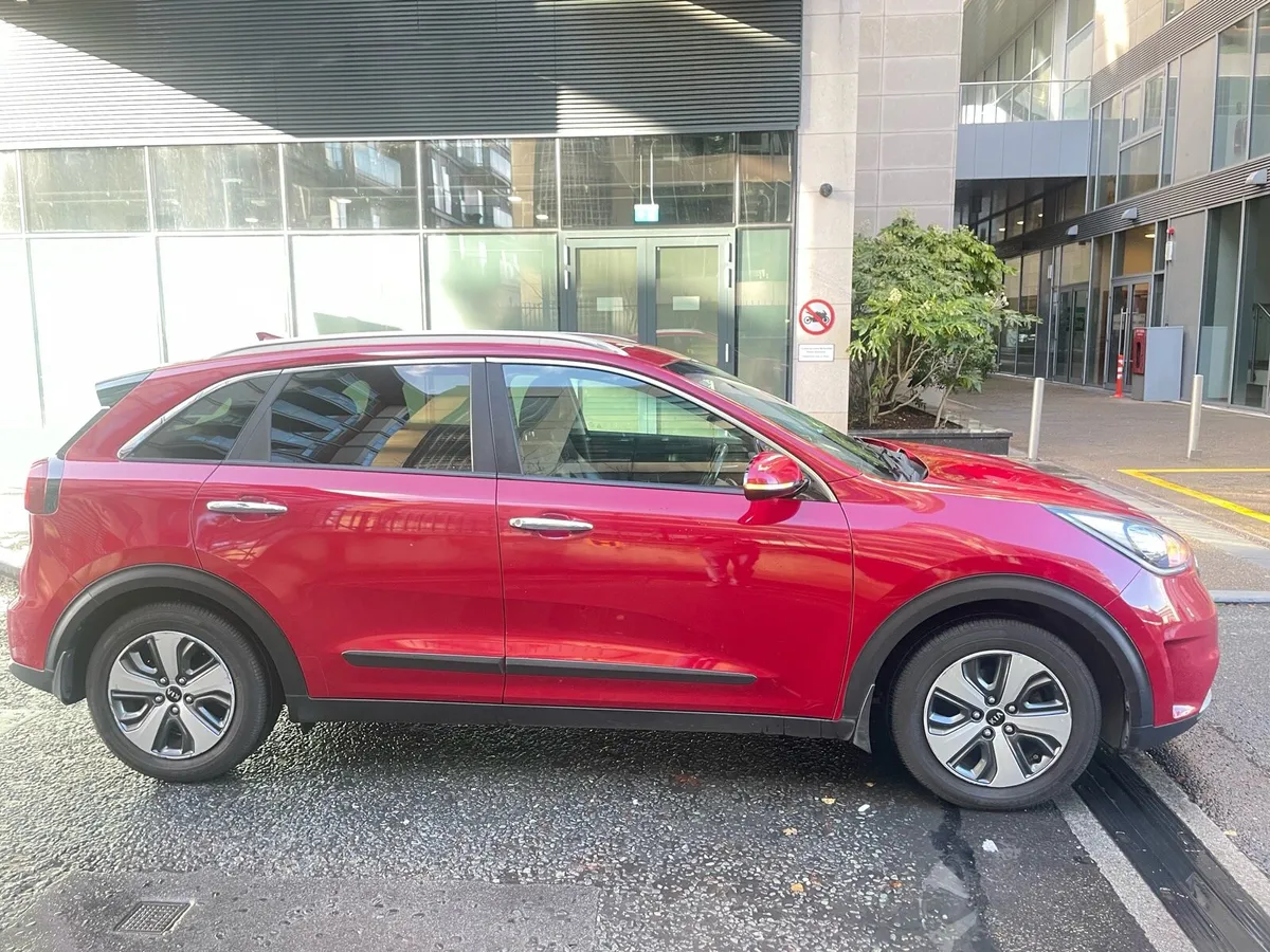 Kia Niro 2017 - Hybrid 1.6 GDI 5DR Auto - Image 1