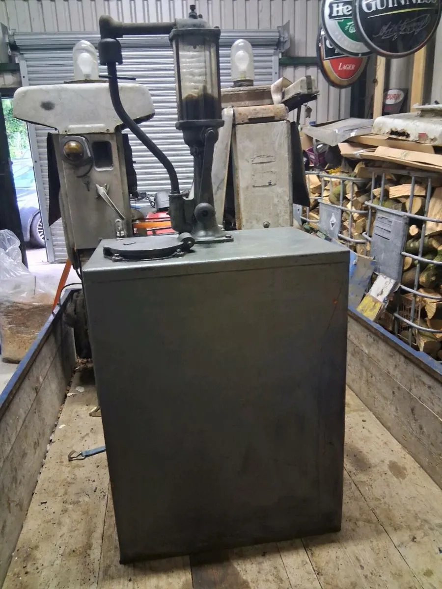 Vintage oil Dispenser - Image 1