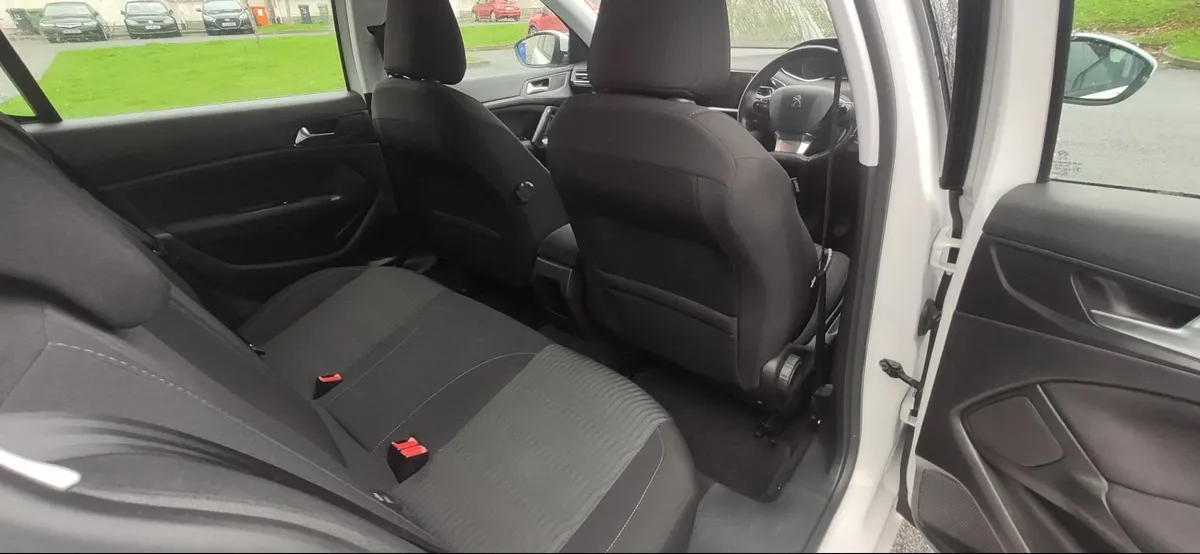 Peugeot 308 Manual 2016 1.2 Petrol - Image 4