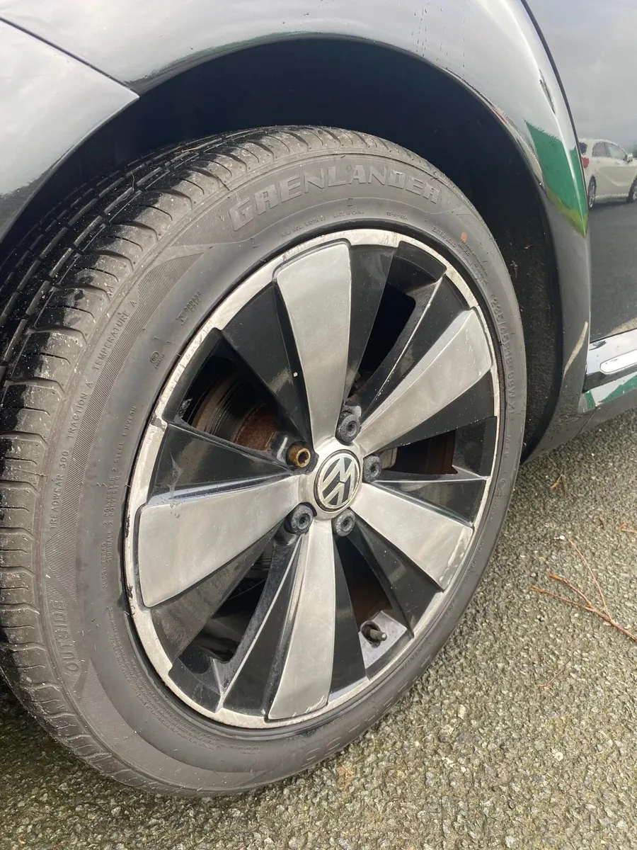 Volkswagen Beetle High Spec - Image 3