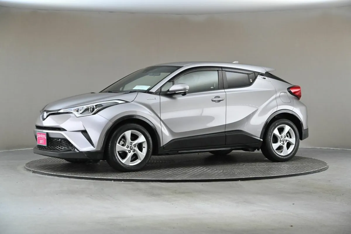 Toyota C-HR 1.8 HYBRID **ANDROID*CARPLAY**REVERSE - Image 4