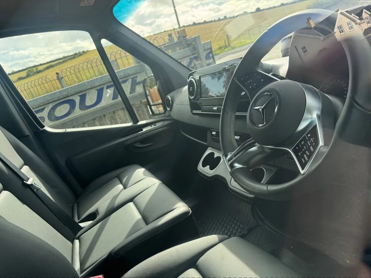 Mercedes-Benz Sprinter 2025 - Image 2