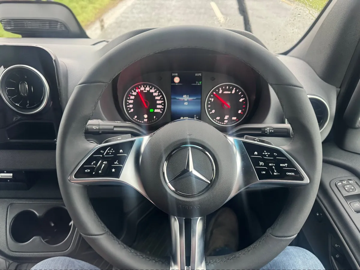 Mercedes-Benz Sprinter 2025 - Image 4
