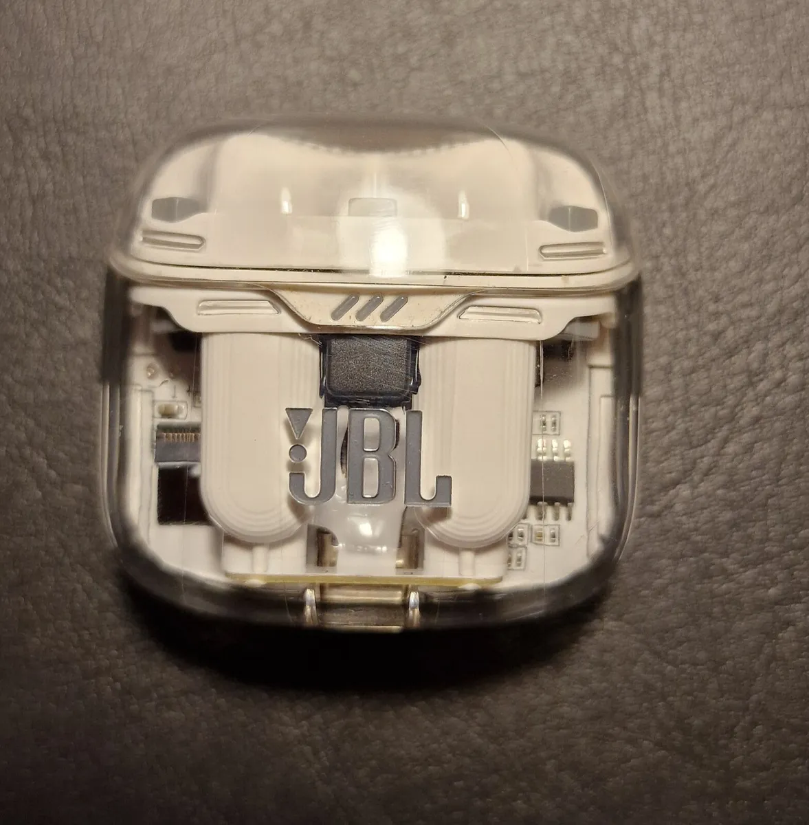 JBL earbuds - Image 3