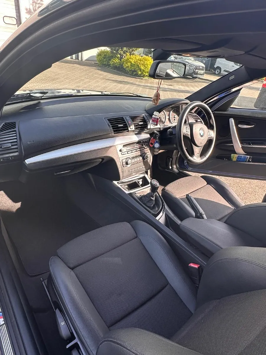 BMW 1-Series 2010 - Image 2