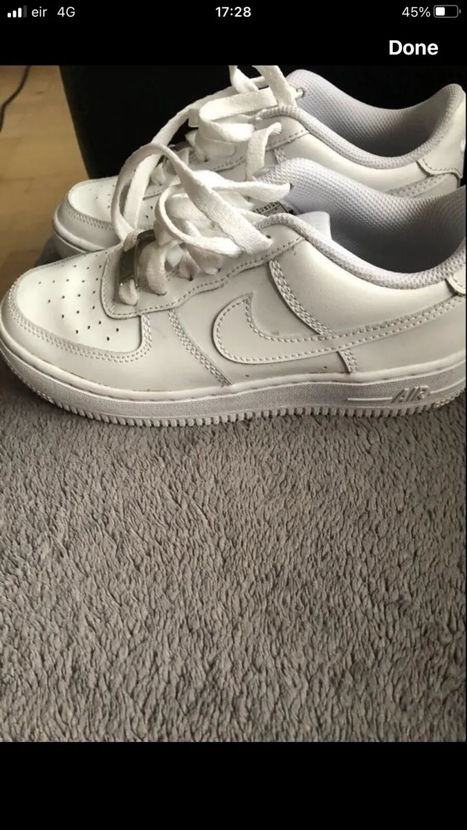 Boys Nike trainers size 2 €25 - Image 1