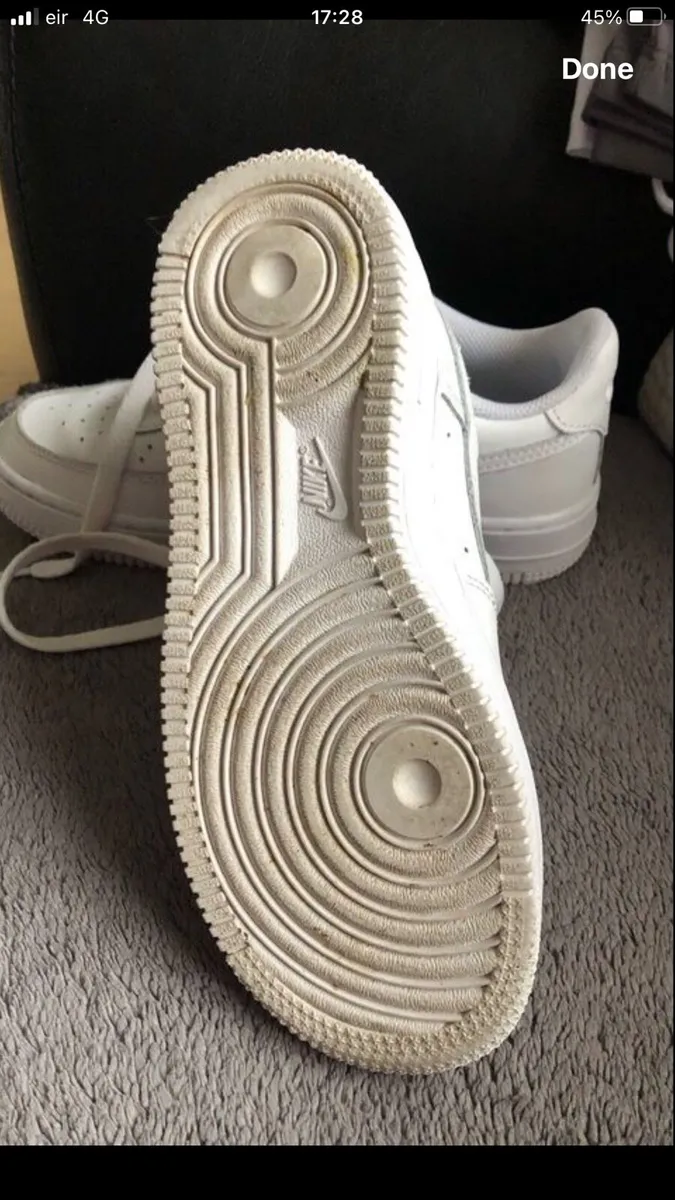 Boys Nike trainers size 2 €25 - Image 2