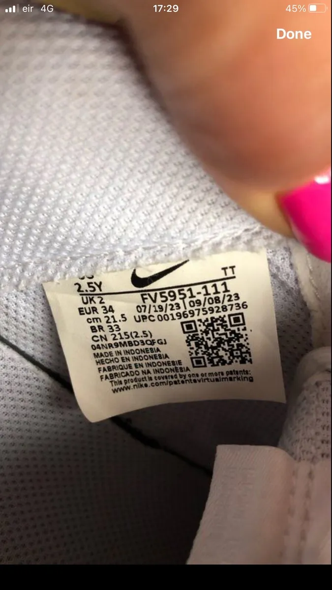 Boys Nike trainers size 2 €25 - Image 3