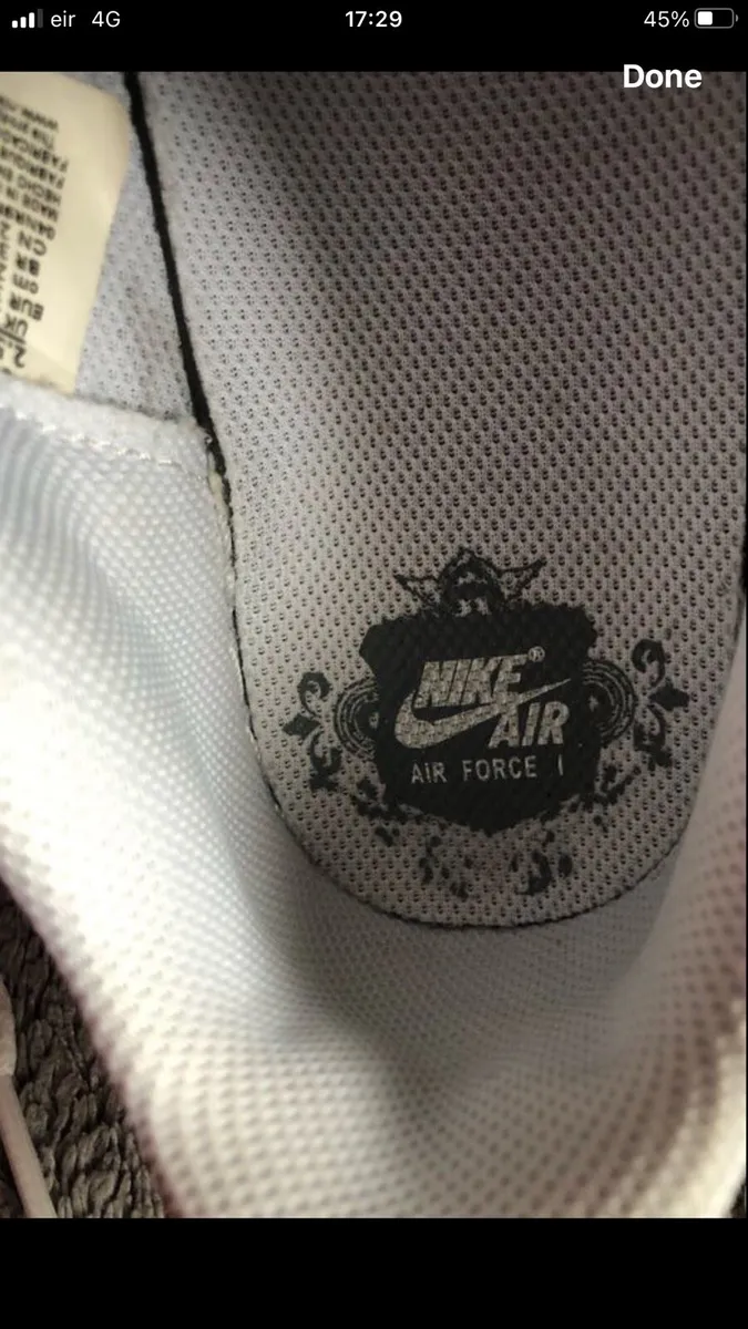 Boys Nike trainers size 2 €25 - Image 4