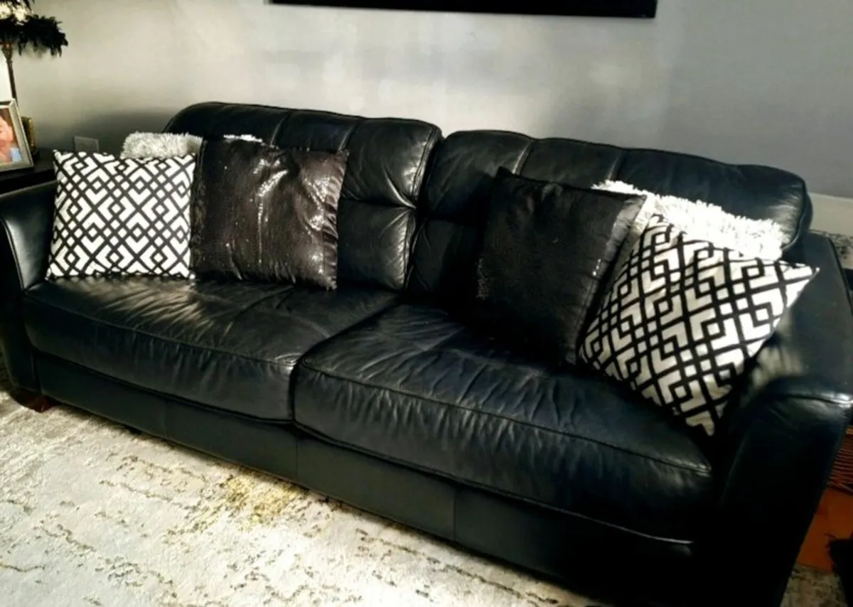 Sofas x 2 🛋 - Image 1