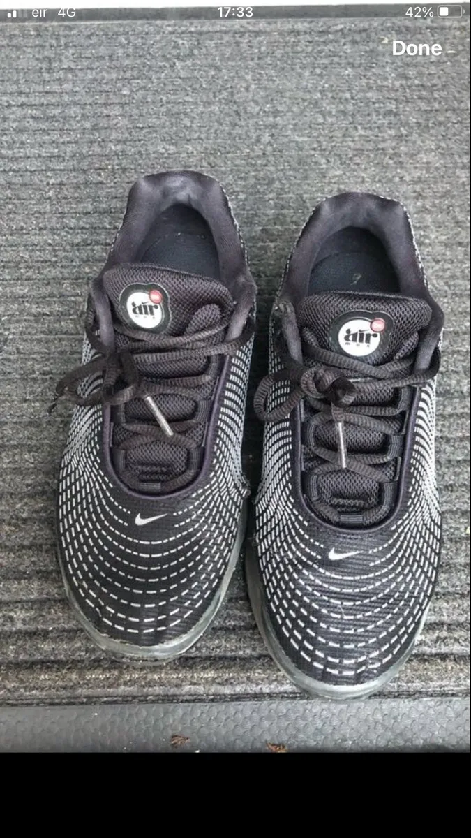 Boys Nike trainers size 4.5 €30 - Image 1