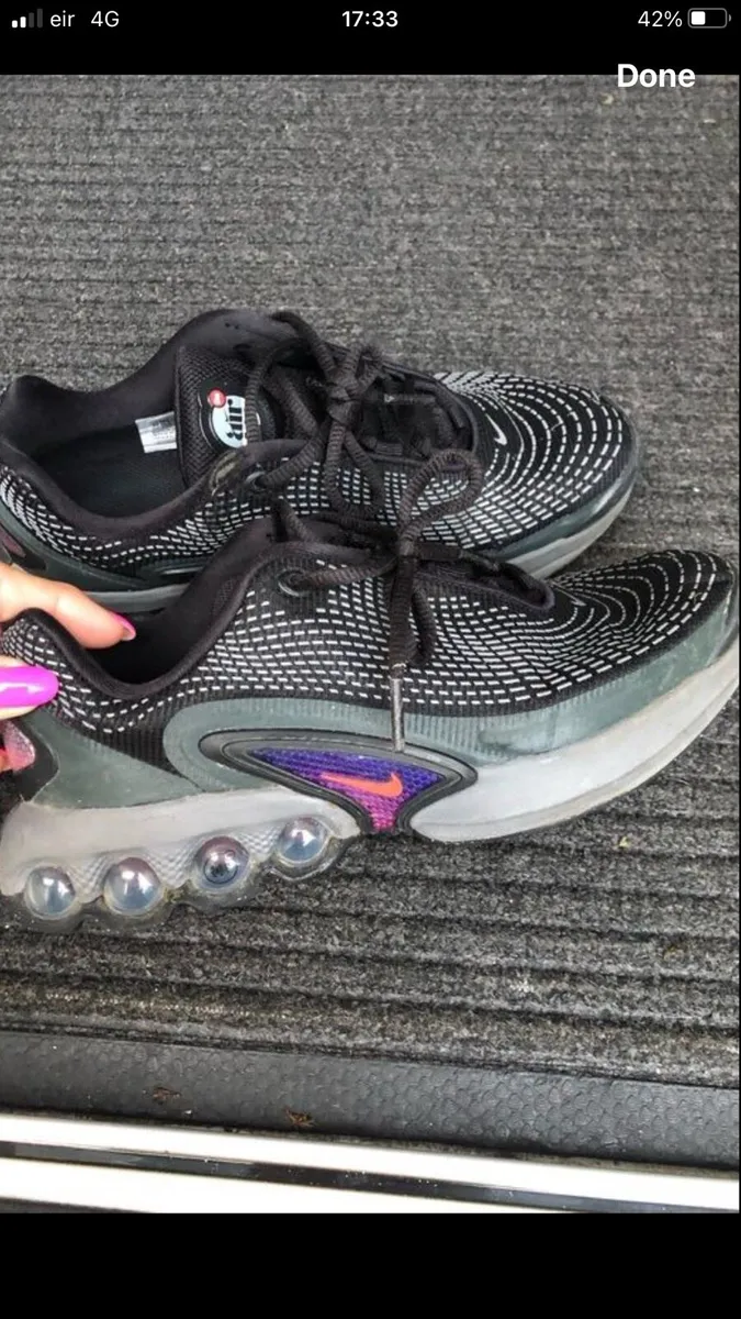 Boys Nike trainers size 4.5 €30 - Image 2