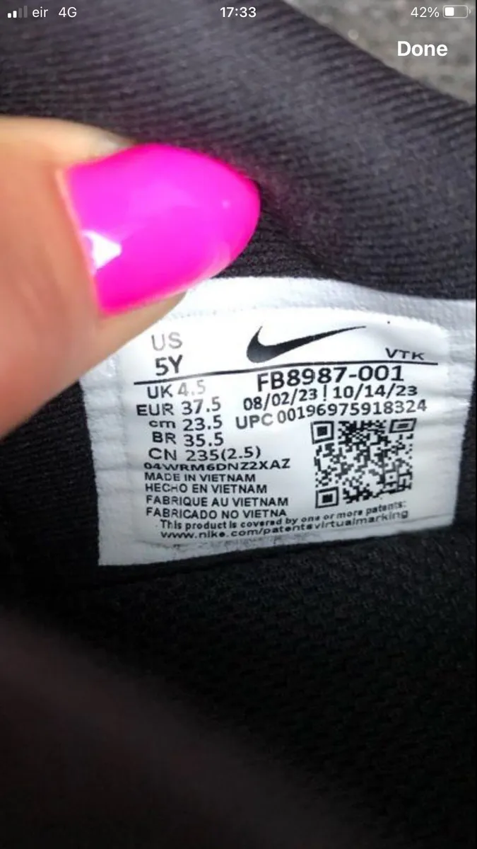 Boys Nike trainers size 4.5 €30 - Image 3