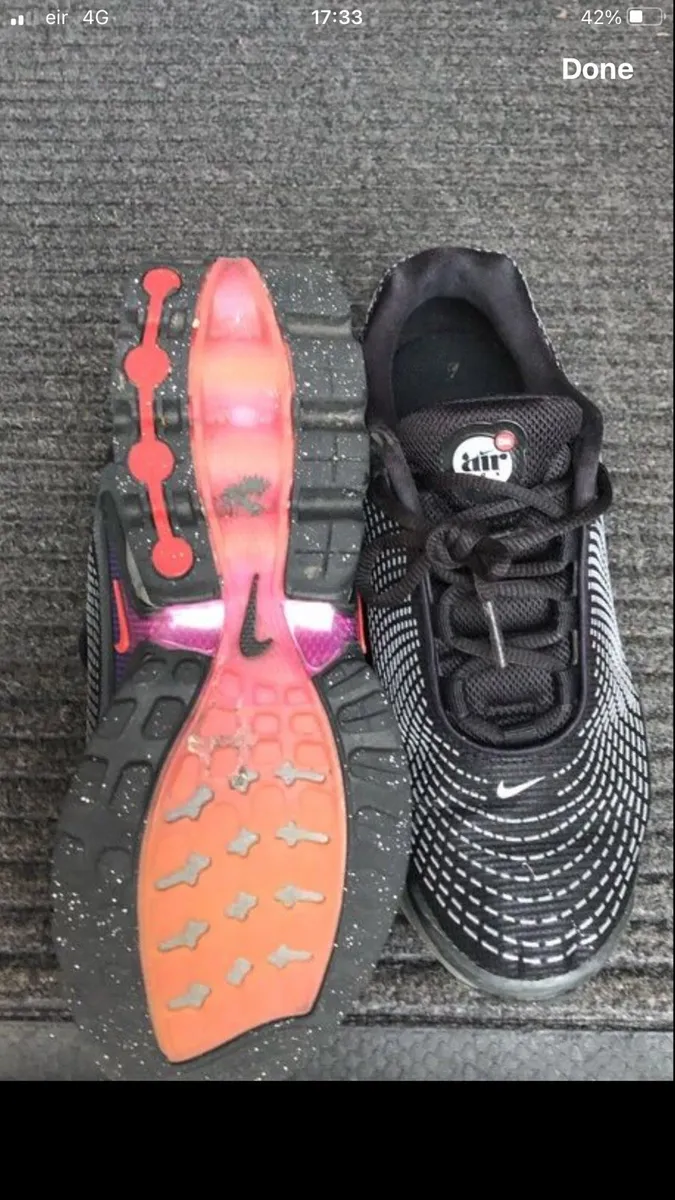 Boys Nike trainers size 4.5 €30 - Image 4