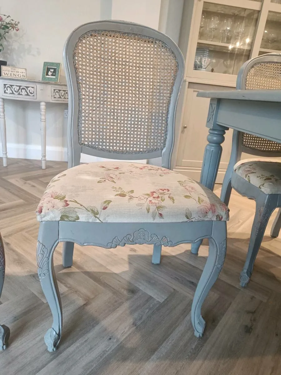 Kitchen table and chairs - Image 2