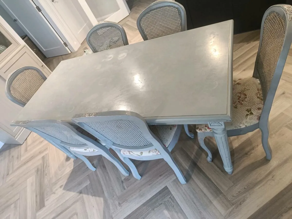 Kitchen table and chairs - Image 3