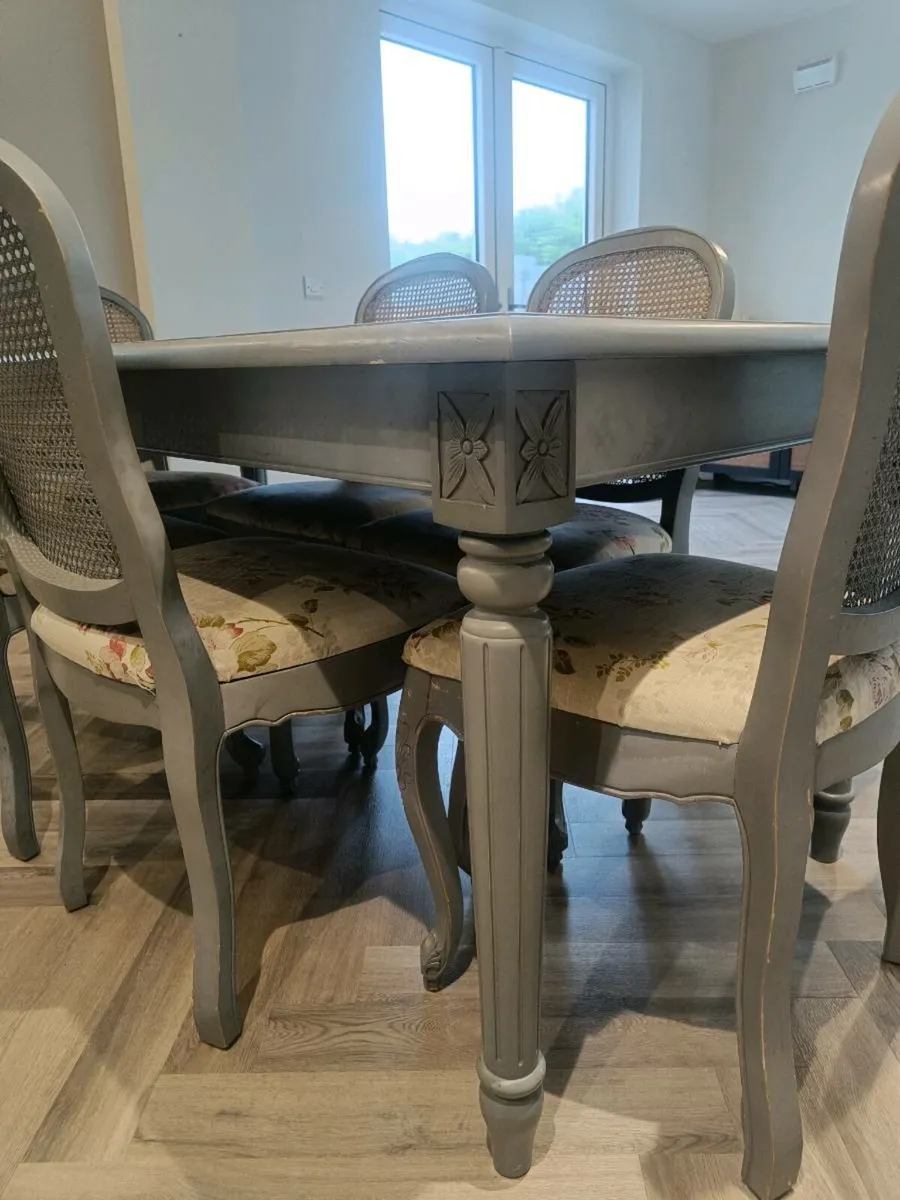 Kitchen table and chairs - Image 4