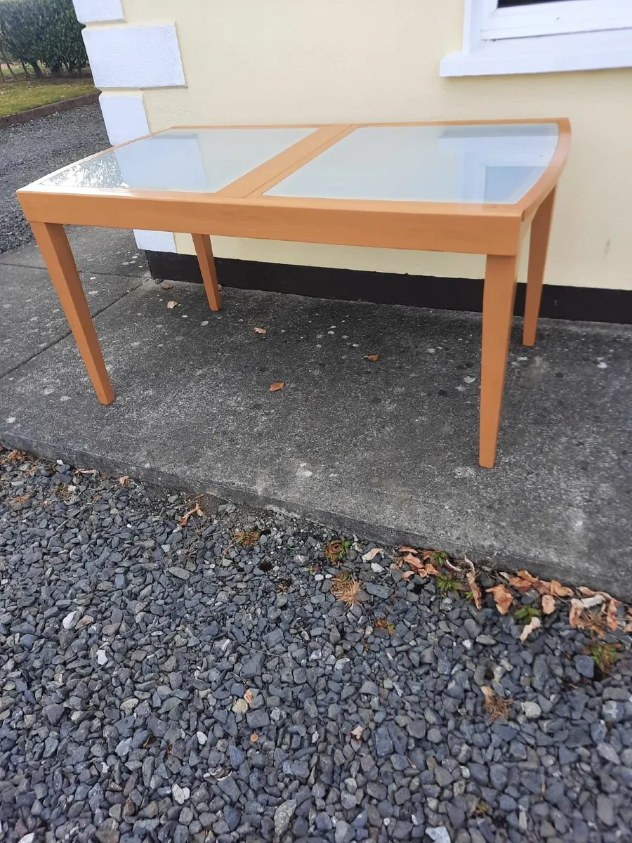 Kitchen table - Image 1