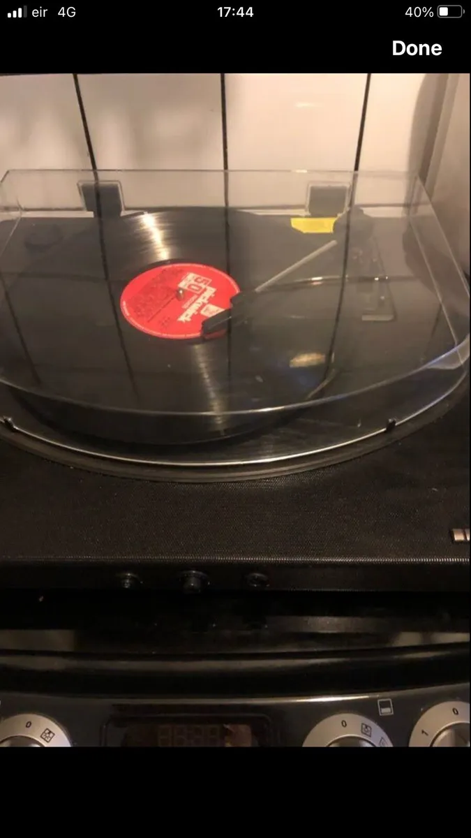 Record player and records €140 - Image 1