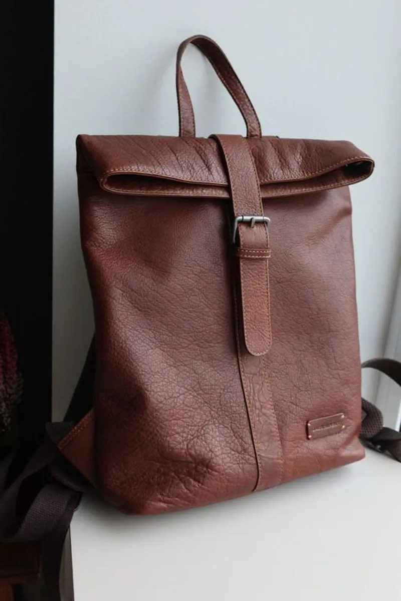 Backpack, laptop 14", grained leather - Jack Kinsky - Image 1