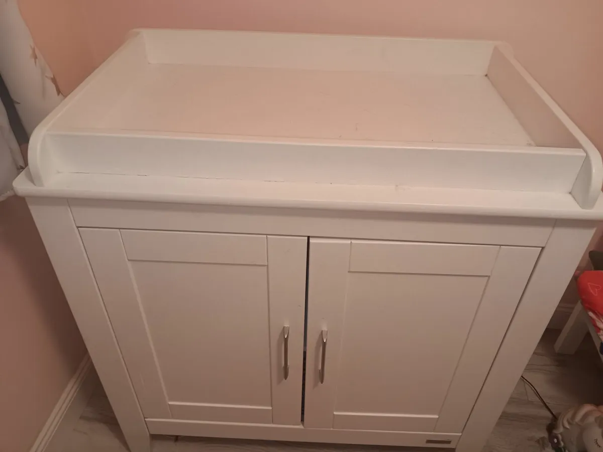 Changing table - Image 1