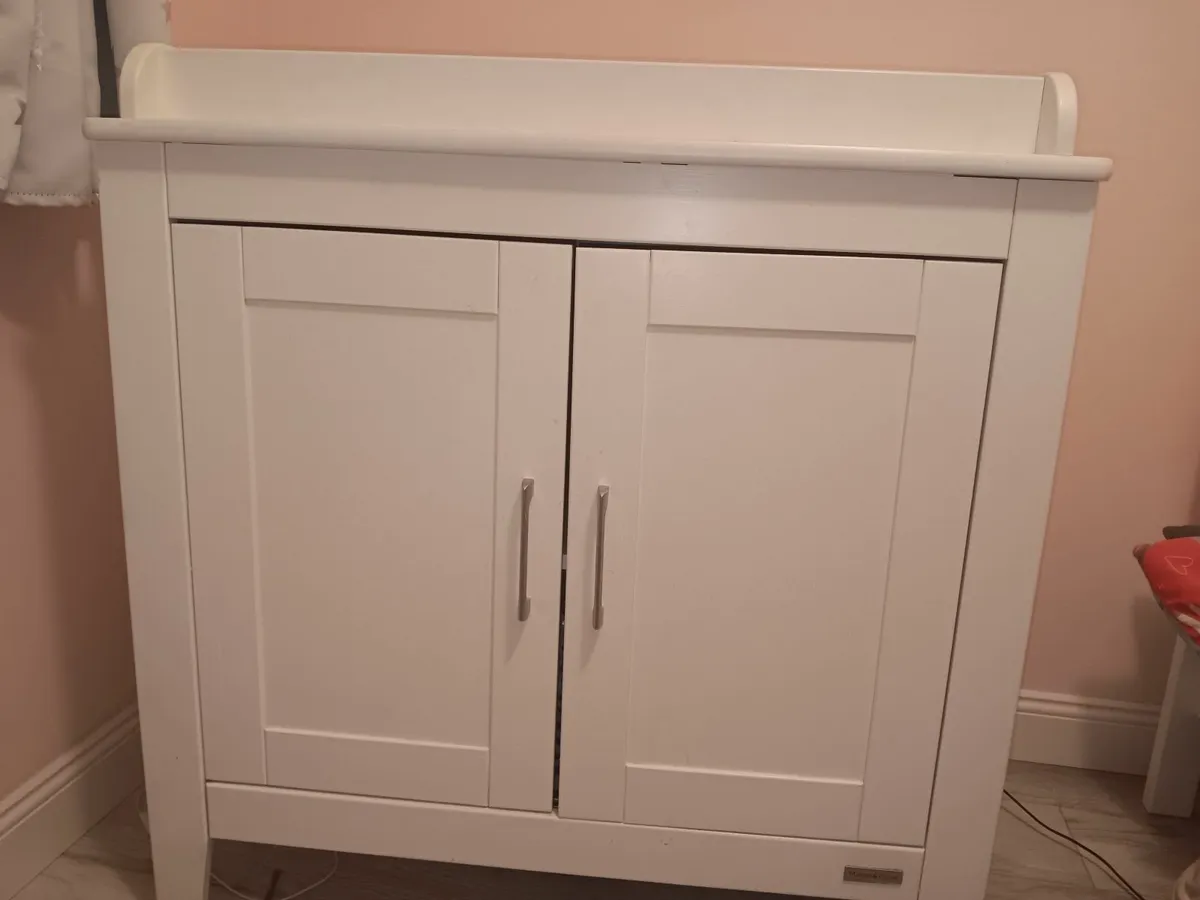 Changing table - Image 2