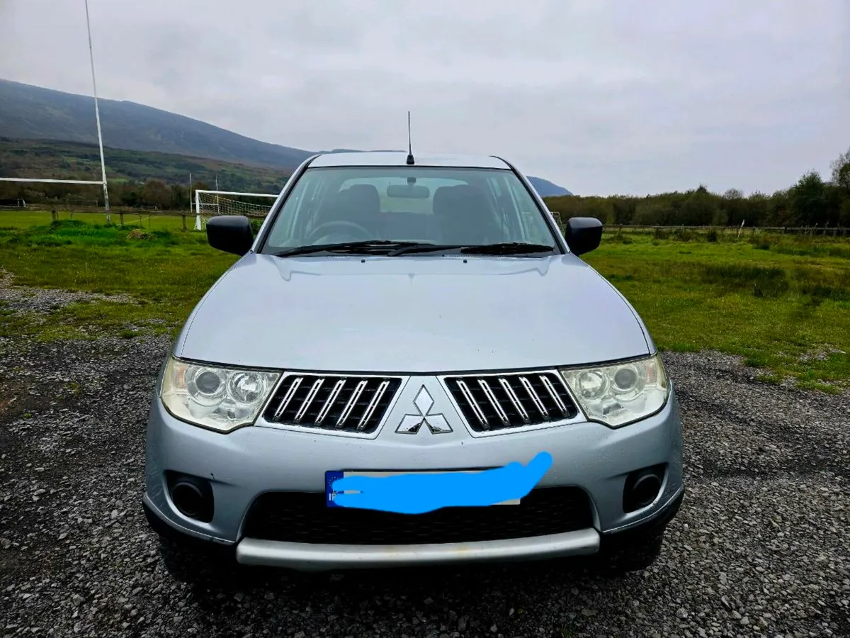 2012 Mitsubishi L200 4 Life 4x4-Ready for work or - Image 1