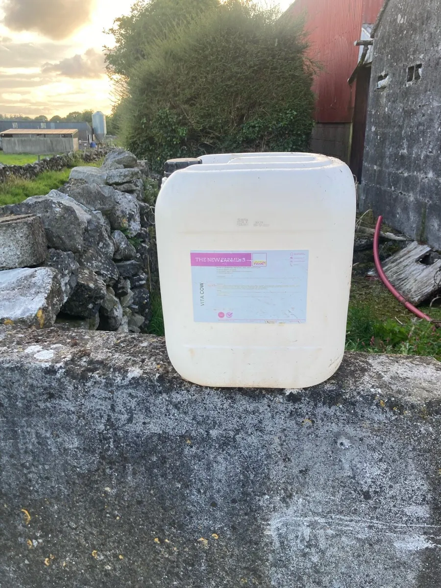 Plastic 30 litres drums