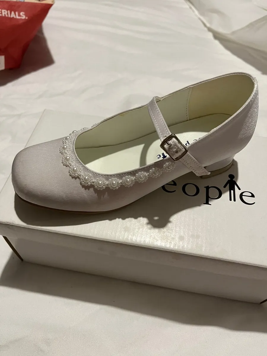 Communion dress and accessories - Image 1