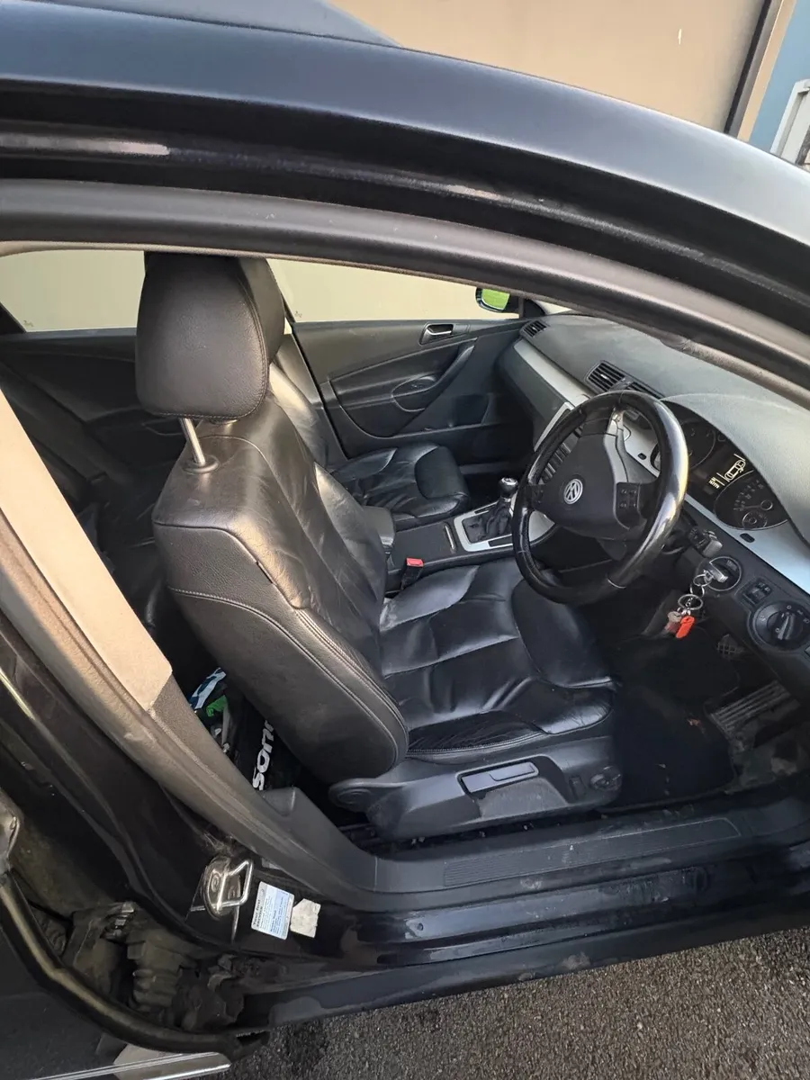 Volkswagen Passat 2009 - Image 3