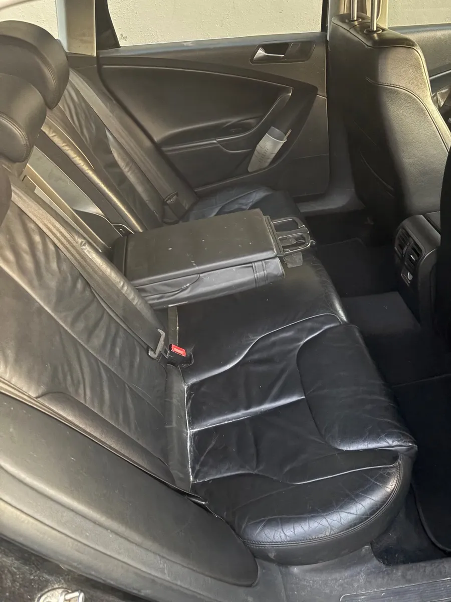 Volkswagen Passat 2009 - Image 4