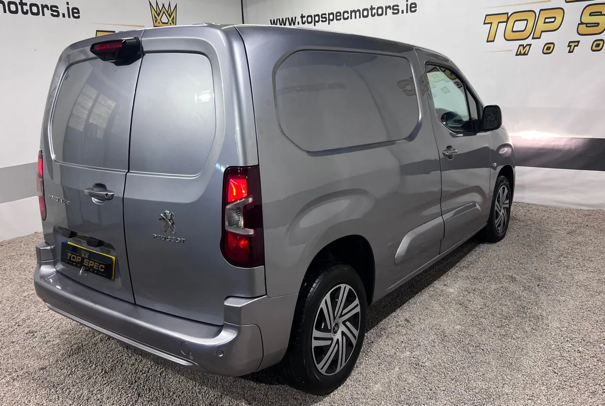 2018 (182) Peugeot partner NEW MODEL 1.6Hdi 3 Seat - Image 3