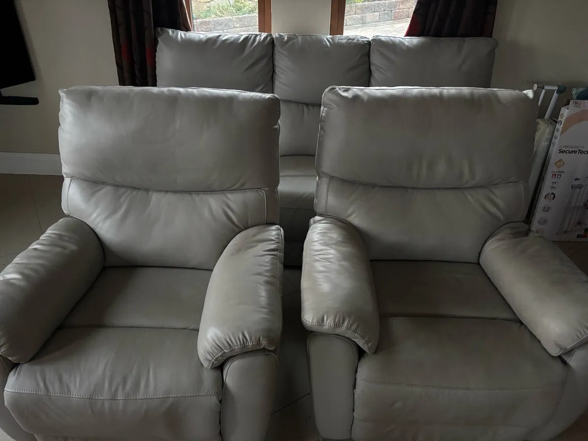 Couches, cookers, beds,tables, cabinets and lots m - Image 4