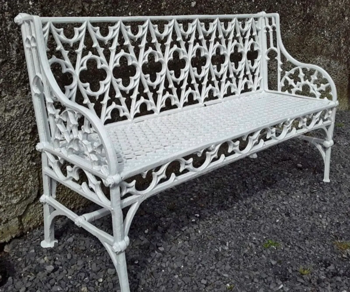 Garden  bench  solid cast iron very very heavy - Image 1