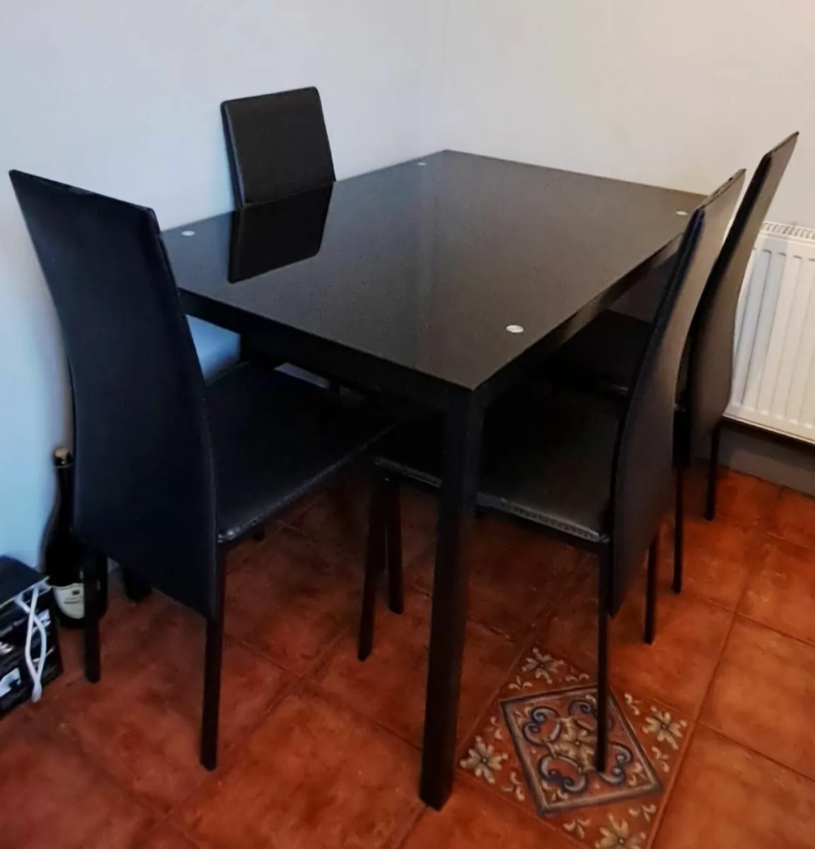 Dining table and 4 chairs - Image 1