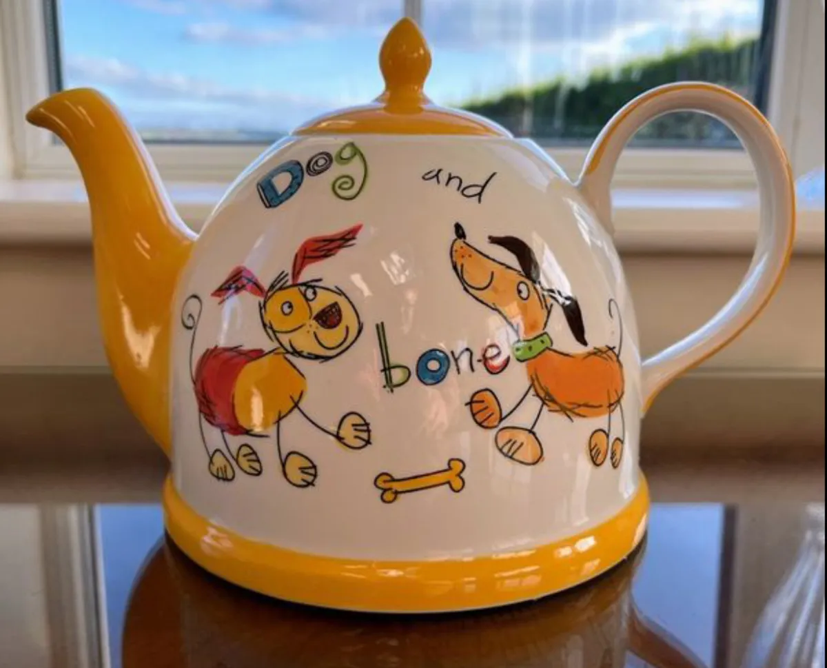 Collectible Tea Pot - Image 1