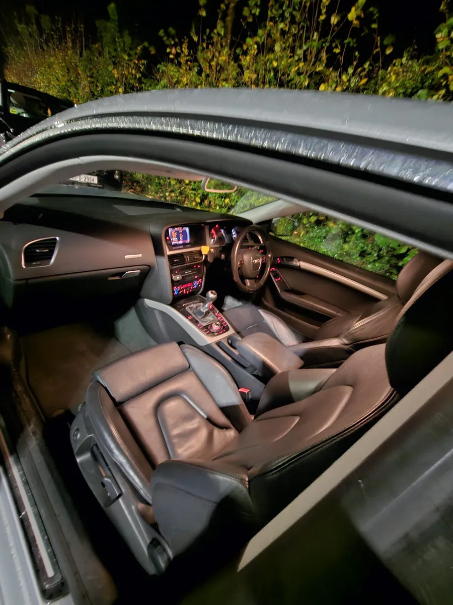 Audi A5 2011 tdi sport €3990 no offers - Image 2