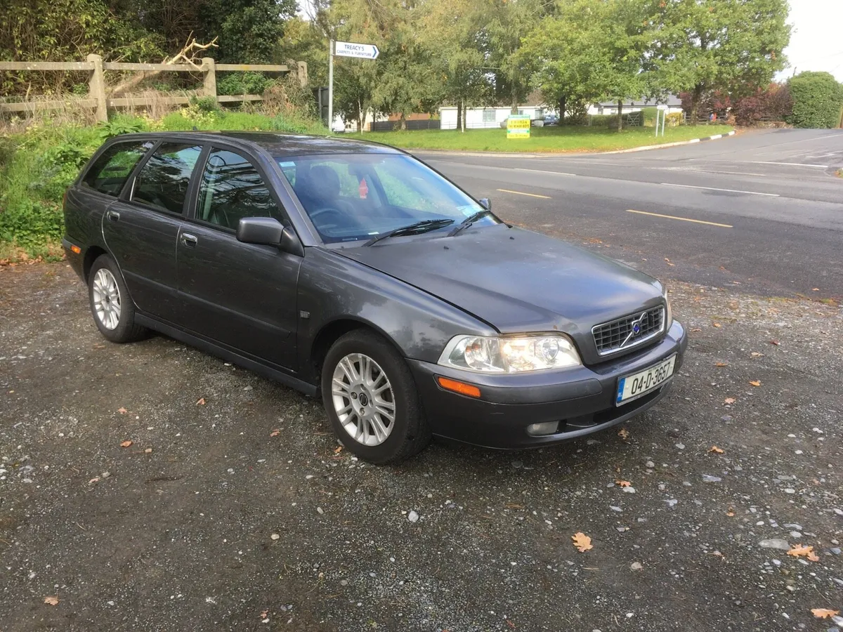 Volvo V40 2.0 5Dr estate - Image 1