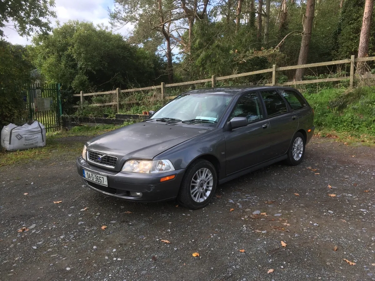 Volvo V40 2.0 5Dr estate - Image 2
