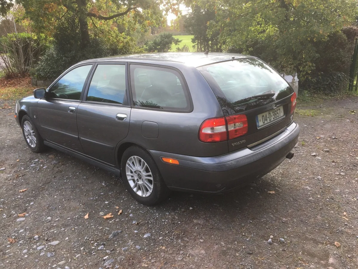 Volvo V40 2.0 5Dr estate - Image 3