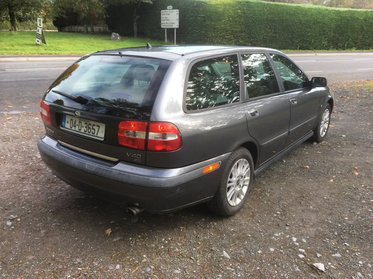 Volvo V40 2.0 5Dr estate - Image 4