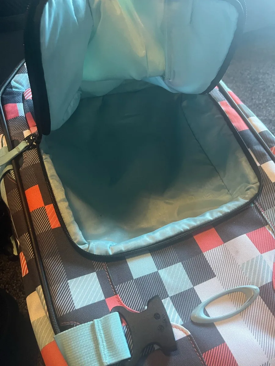 Oakley suit case - Image 2