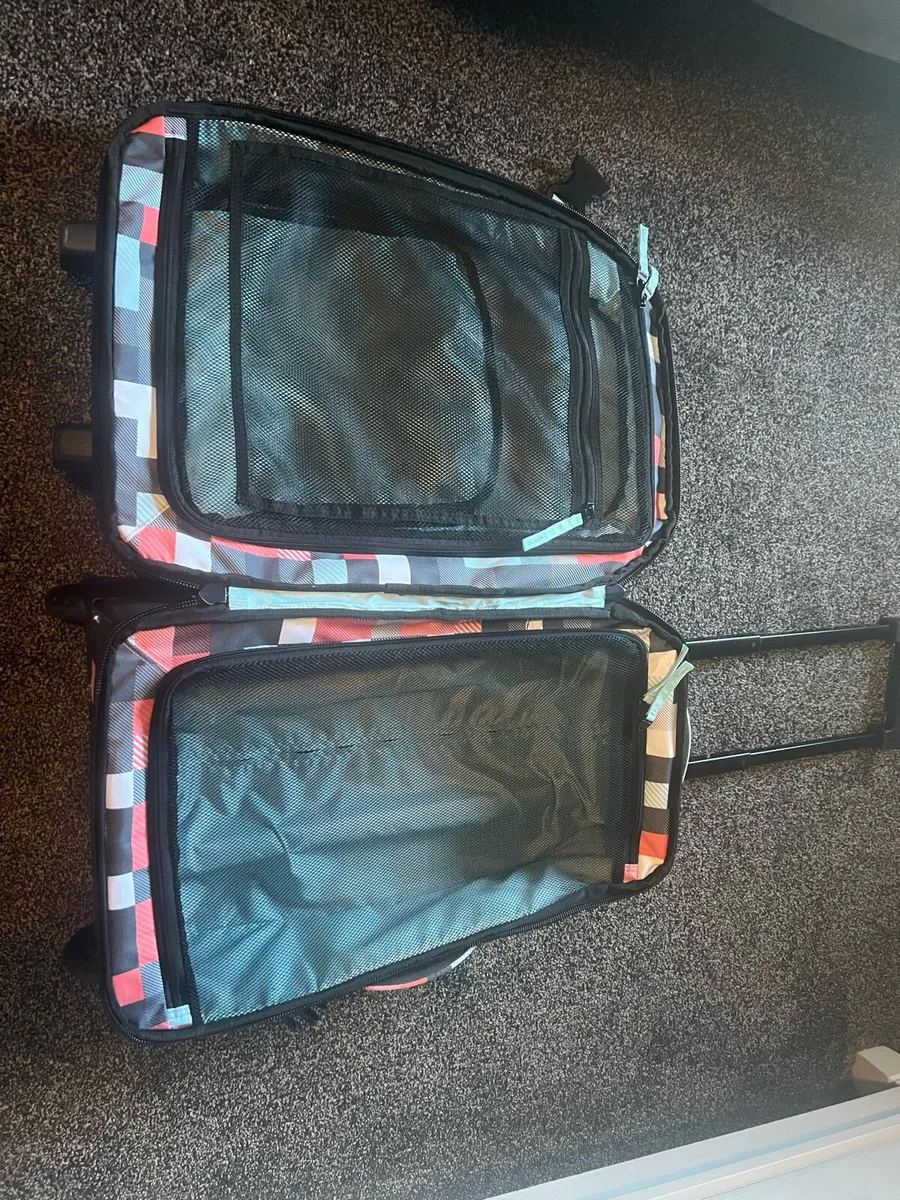 Oakley suit case - Image 3