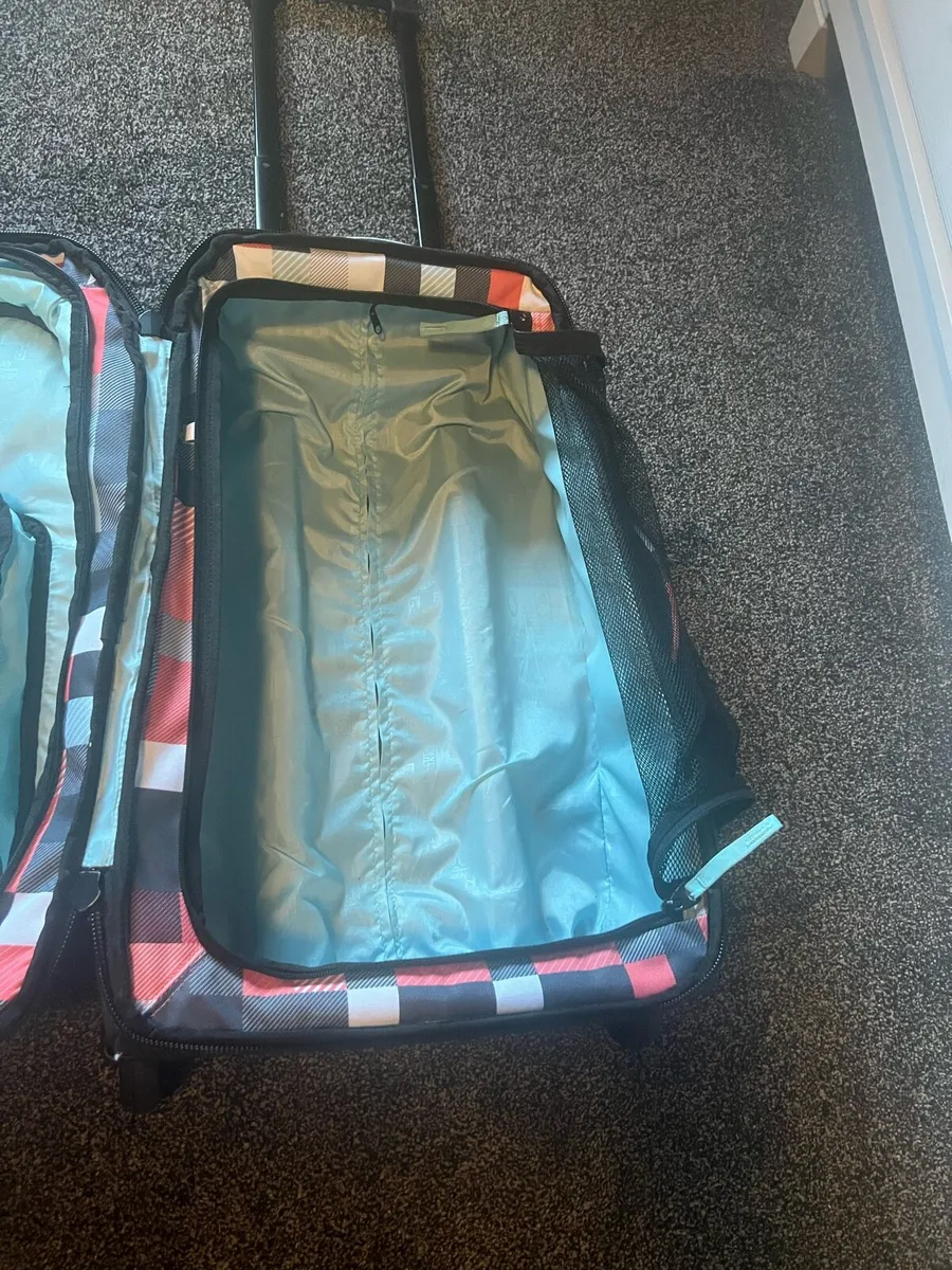 Oakley suit case - Image 4
