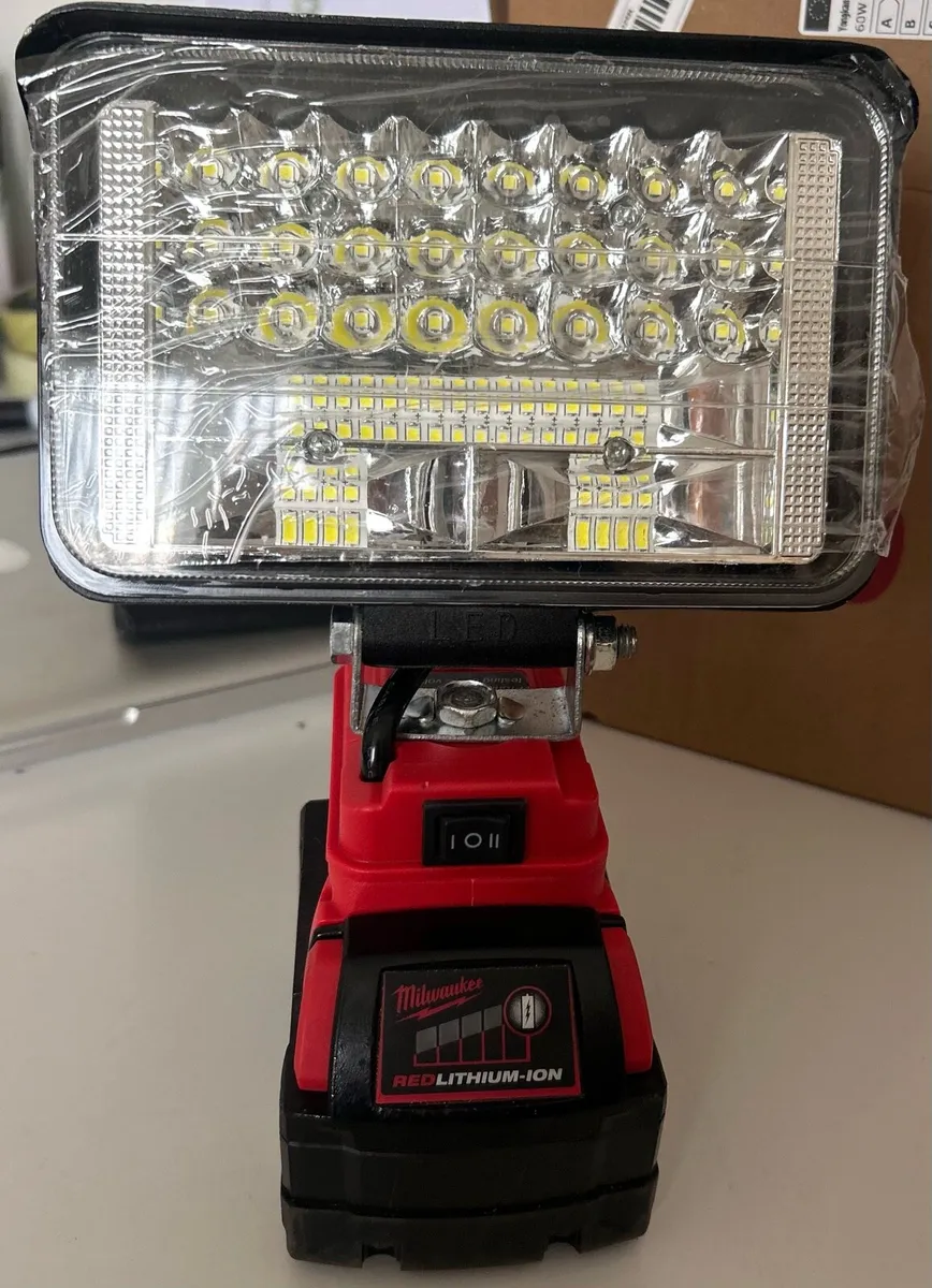 Clip on light - Image 1