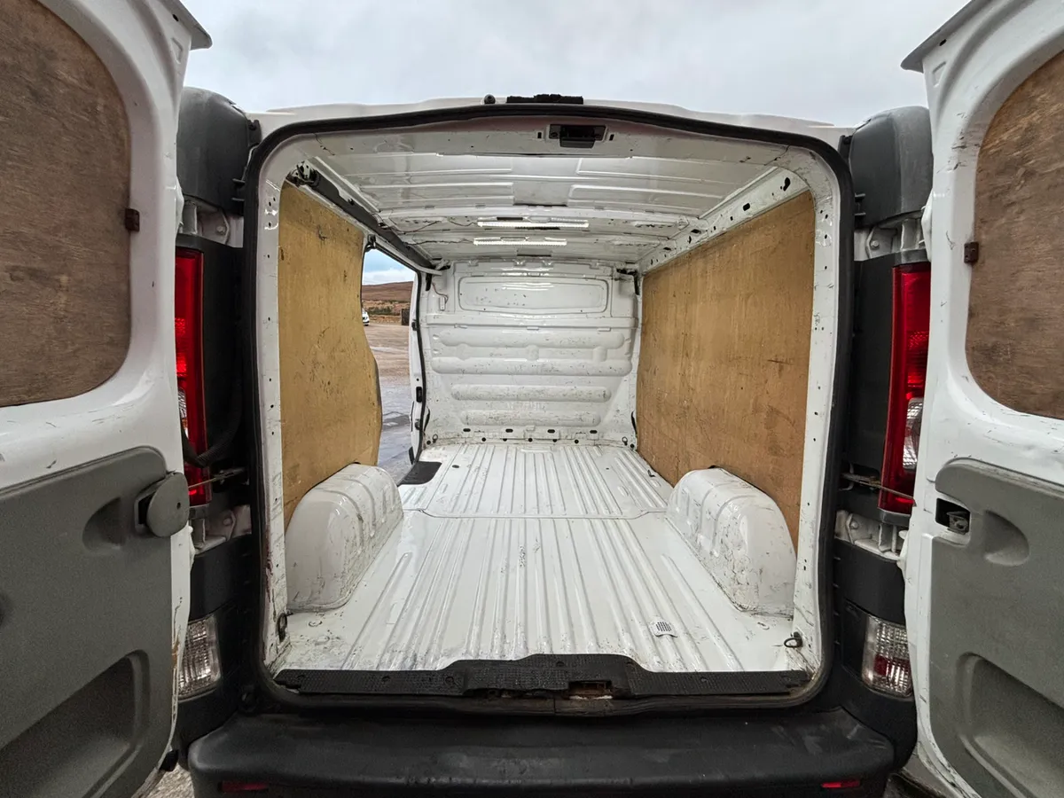 2011 RENAULT TRAFFIC 2.0  DELIVERY - Image 4