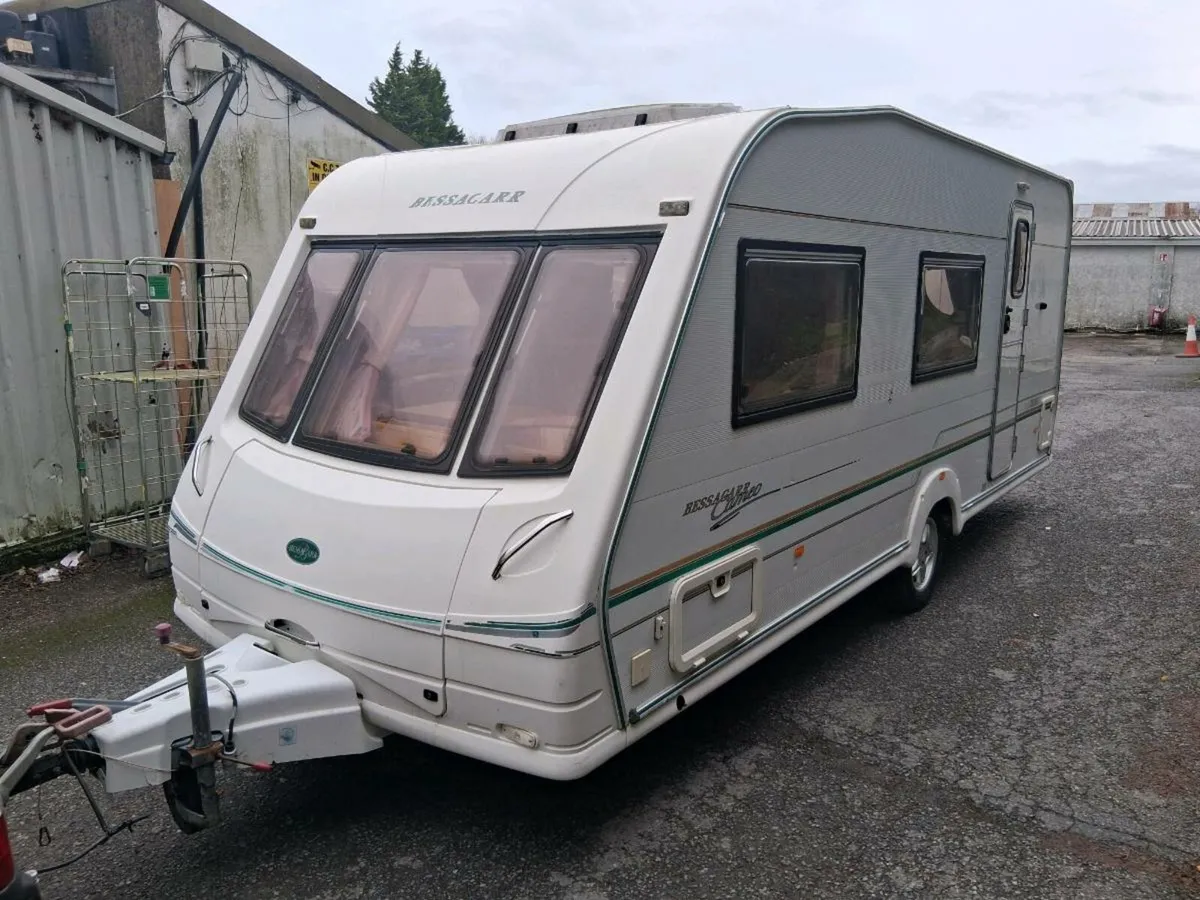 2008 5 berth caravan - Image 2