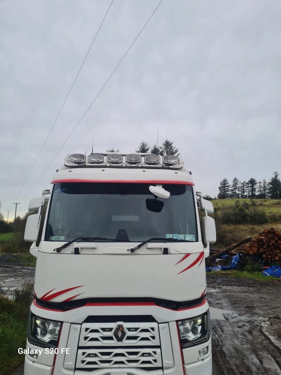 Renault 520T cab - Image 1