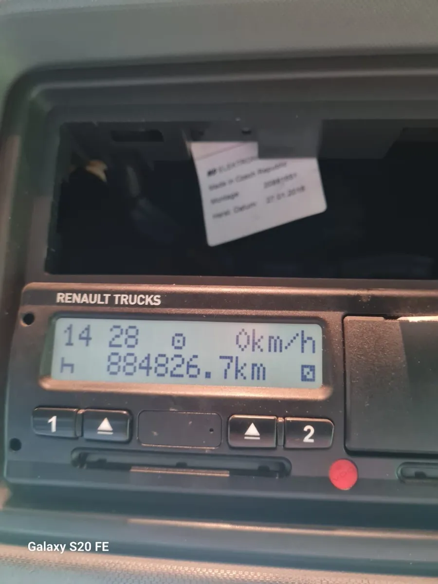 Renault 520T cab - Image 2